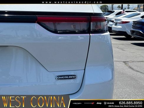 Used 2023 Jeep Grand Cherokee Overland AWD/4WD image 16