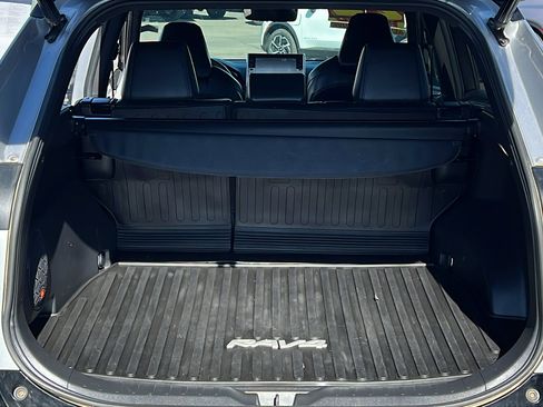 Used 2022 Toyota RAV4 XSE AWD/4WD image 11