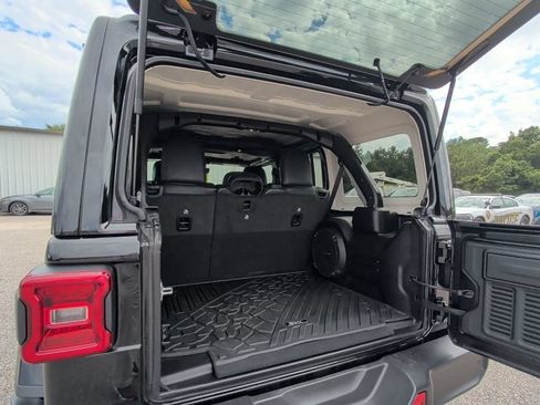Used 2025 Jeep Wrangler Unlimited Sahara AWD/4WD image 10