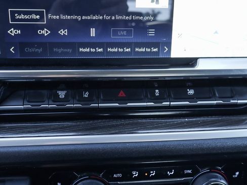 Used 2025 Chevrolet Silverado 3500 LT w/ Convenience Package image 35