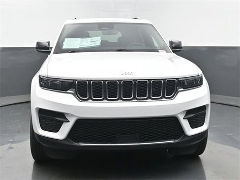 Used 2024 Jeep Grand Cherokee Laredo image 8