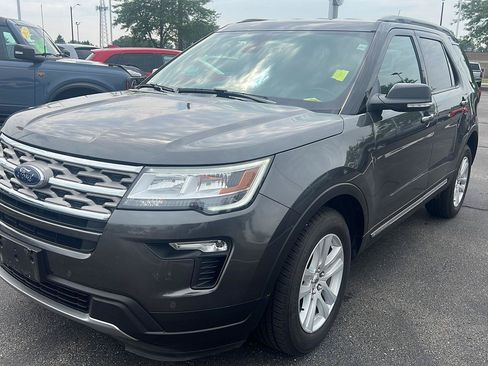 Used 2018 Ford Explorer XLT w/ Equipment Group 202A AWD/4WD image 12