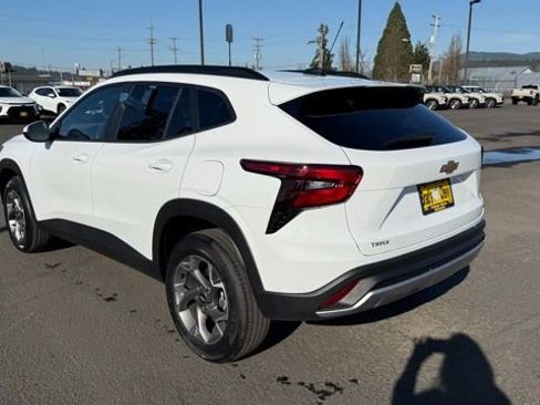 New 2026 Chevrolet Trax LT image 6