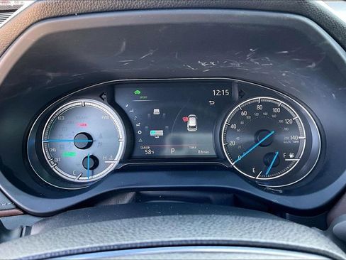 Used 2024 Toyota Venza XLE image 29