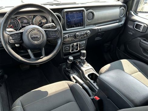Used 2022 Jeep Gladiator Willys image 13
