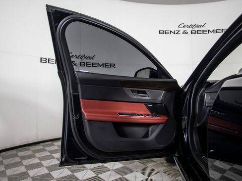 Used 2018 Jaguar XF First Edition image 17