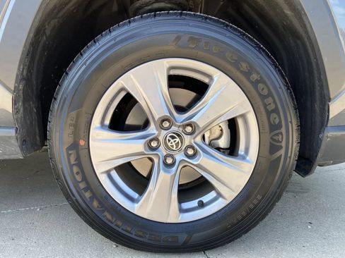 Used 2025 Toyota RAV4 XLE AWD/4WD image 8