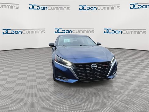 Used 2023 Nissan Altima 2.5 SR image 3