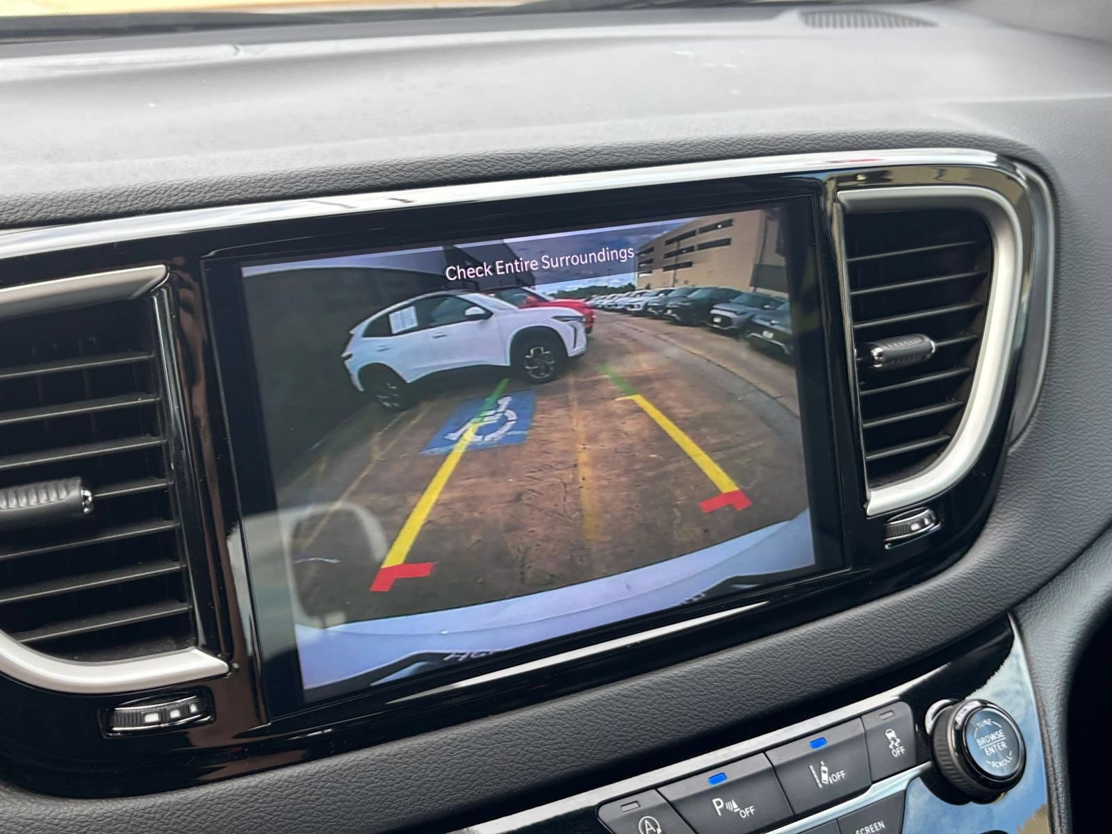 Used 2025 Chrysler Pacifica Select FWD image 25