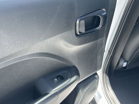 New 2025 Hyundai Venue Limited image 12