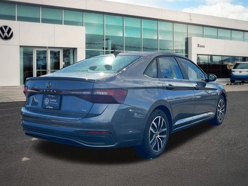 Used 2025 Volkswagen Jetta SE image 5