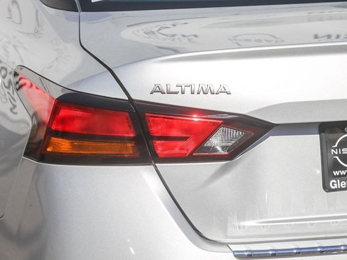 Used 2023 Nissan Altima 2.5 SV FWD image 8