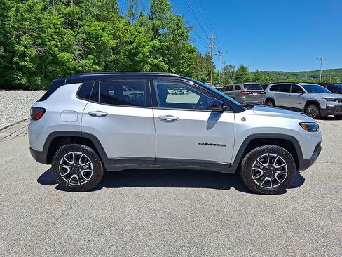 Used 2024 Jeep Compass Trailhawk w/ Trailhawk Elite Group AWD/4WD image 26