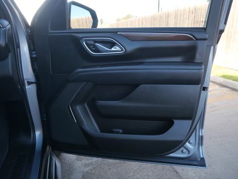 Used 2022 GMC Yukon XL SLE image 15