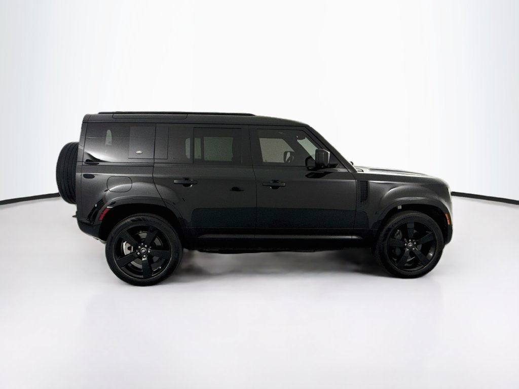 Certified 2024 Land Rover Defender 110 X-Dynamic SE AWD/4WD image 4