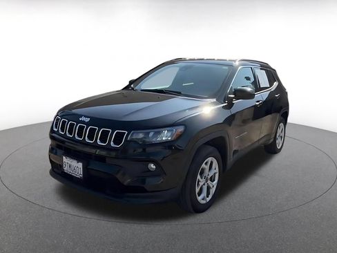 Used 2025 Jeep Compass Latitude AWD/4WD image 7