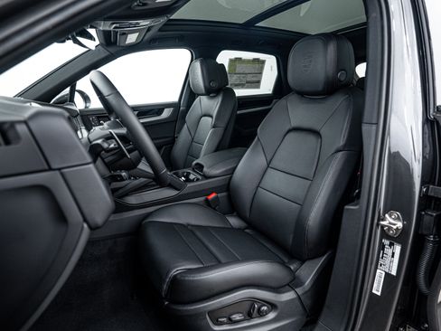 New 2025 Porsche Cayenne E-Hybrid image 5