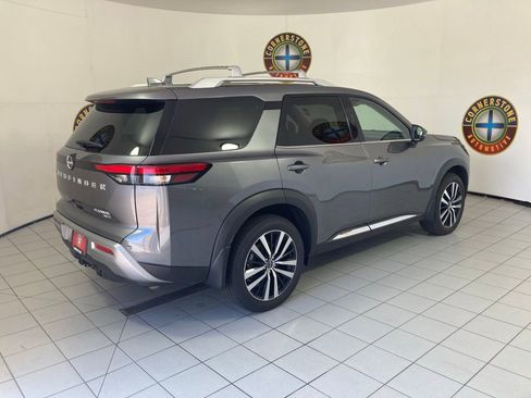 Used 2024 Nissan Pathfinder Platinum image 19