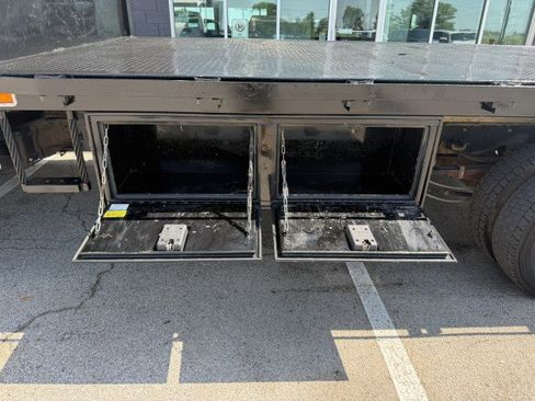 Used 2017 Ford F550 2WD Regular Cab Super Duty image 11