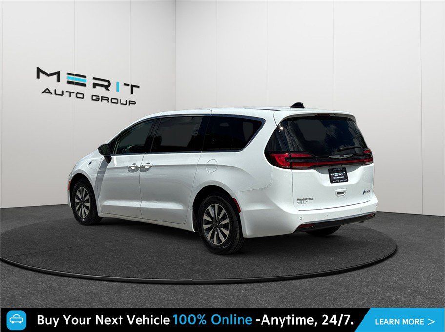 Used 2024 Chrysler Pacifica Limited FWD image 7