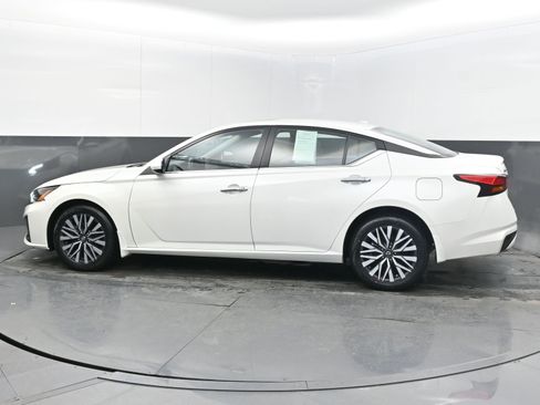 Used 2023 Nissan Altima 2.5 SV w/ SV Premium Package image 5