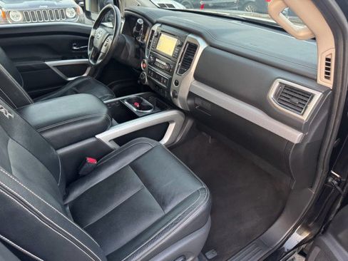 Used 2018 Nissan Titan PRO-4X w/ Pro-4x Convenience Package AWD/4WD image 17