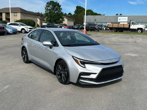 Used 2024 Toyota Corolla SE FWD image 3