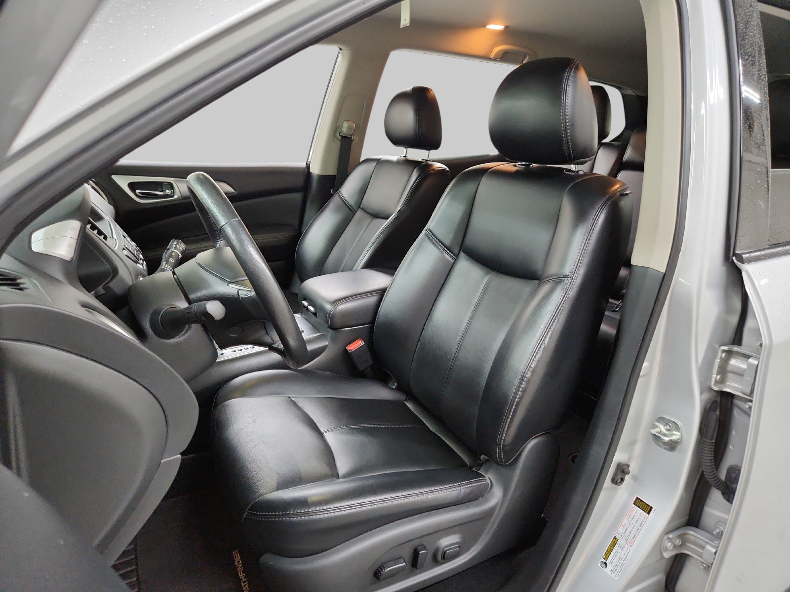 Used 2019 Nissan Pathfinder SL AWD/4WD image 12