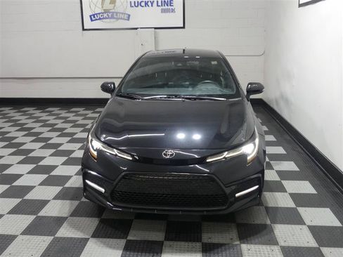Used 2022 Toyota Corolla SE FWD image 3