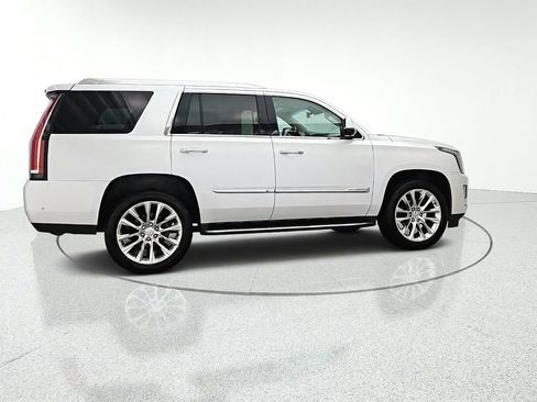Used 2018 Cadillac Escalade Luxury AWD/4WD image 7