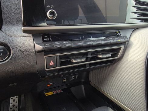 Used 2025 Toyota Camry SE FWD image 17