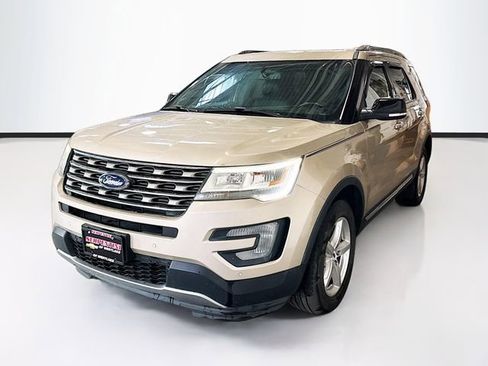 Used 2017 Ford Explorer XLT w/ Equipment Group 202A AWD/4WD image 1