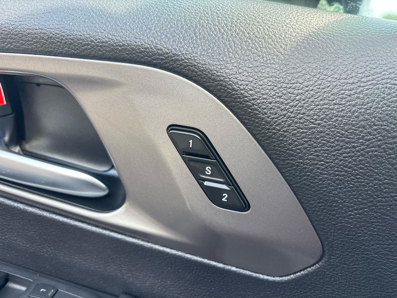 Used 2025 Chrysler Pacifica Select FWD image 10