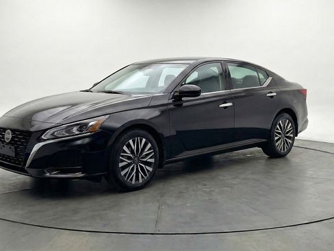Used 2025 Nissan Altima 2.5 SV image 3