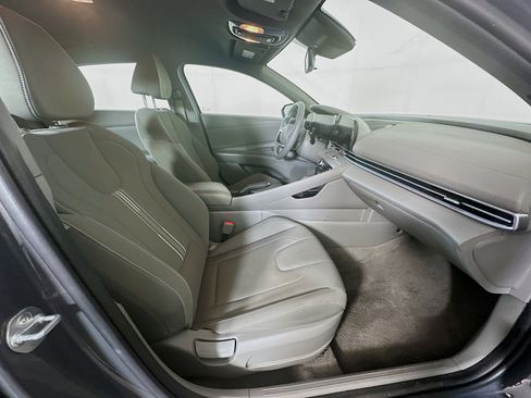 Used 2024 Hyundai Elantra SEL image 31