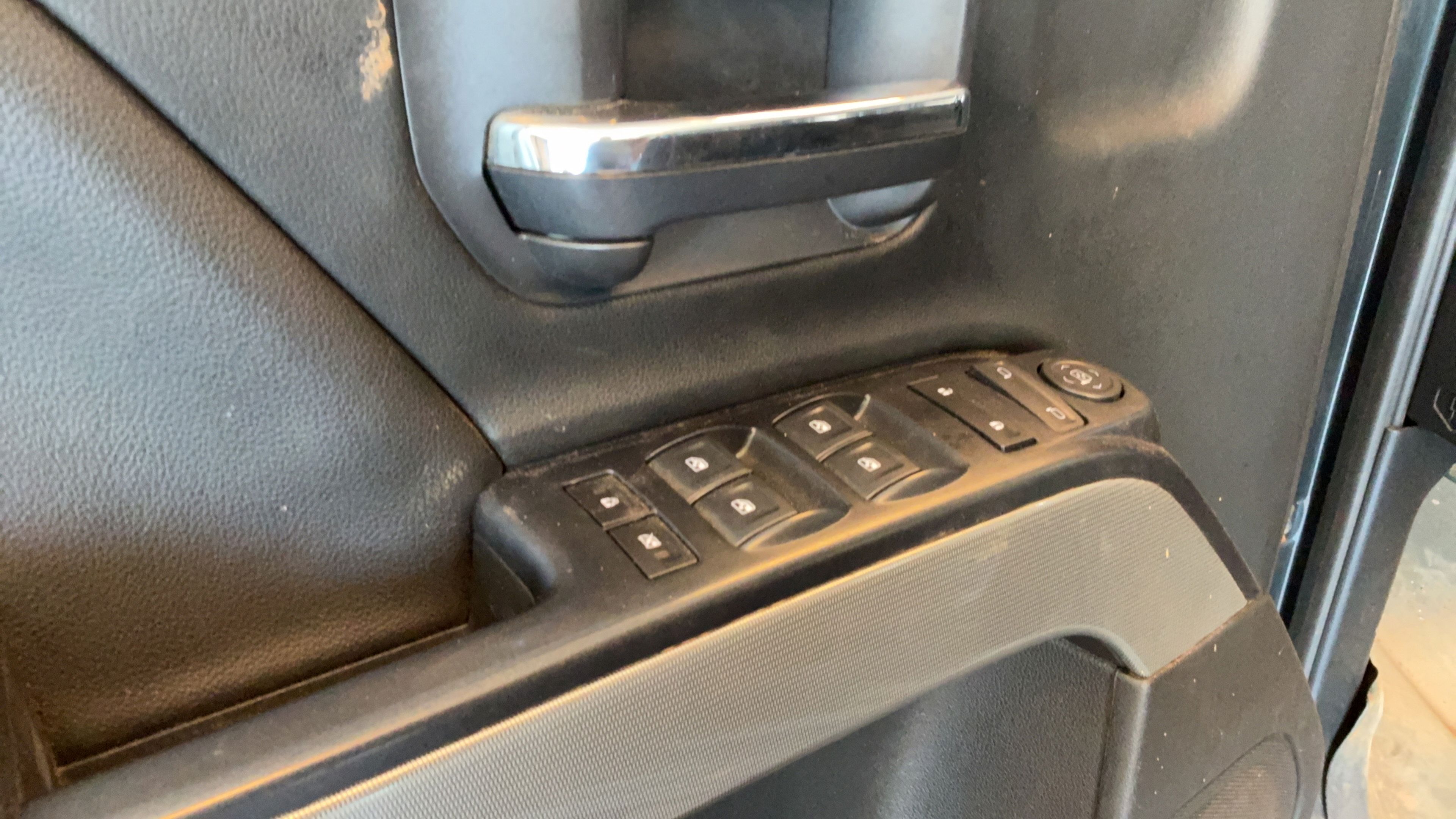 Used 2018 Chevrolet Silverado 1500 LT w/ All Star Edition AWD/4WD image 22
