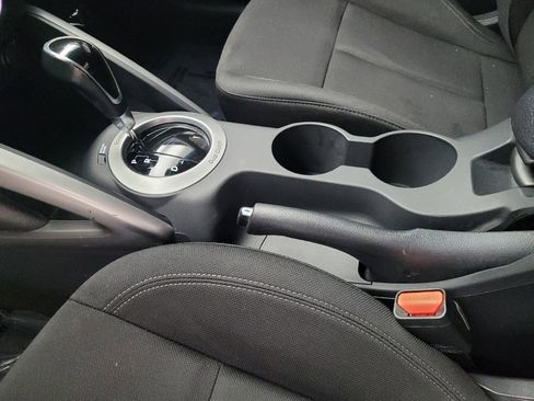 Used 2017 Hyundai Veloster Value Edition image 26