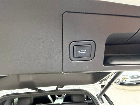 Used 2021 Cadillac XT5 Premium Luxury w/ LPO, Floor Liner Package image 8