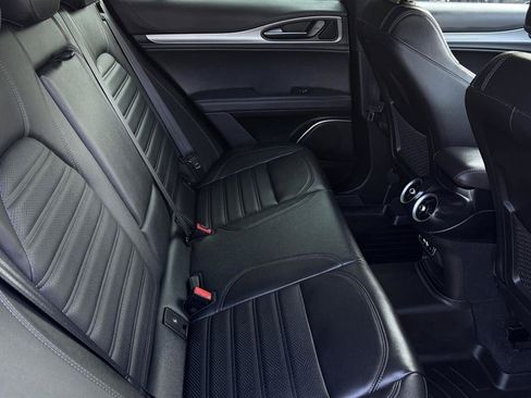Used 2022 Alfa Romeo Stelvio Veloce AWD/4WD image 36