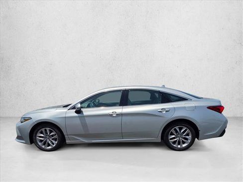 Used 2021 Toyota Avalon XLE FWD image 4