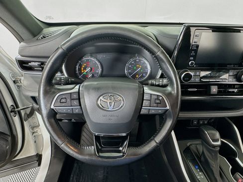Used 2021 Toyota Highlander XSE AWD/4WD image 13