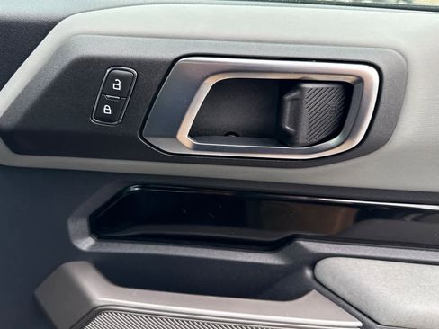 Used 2023 Ford Bronco Badlands image 19