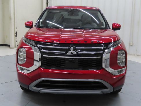 New 2025 Mitsubishi Outlander SE image 8