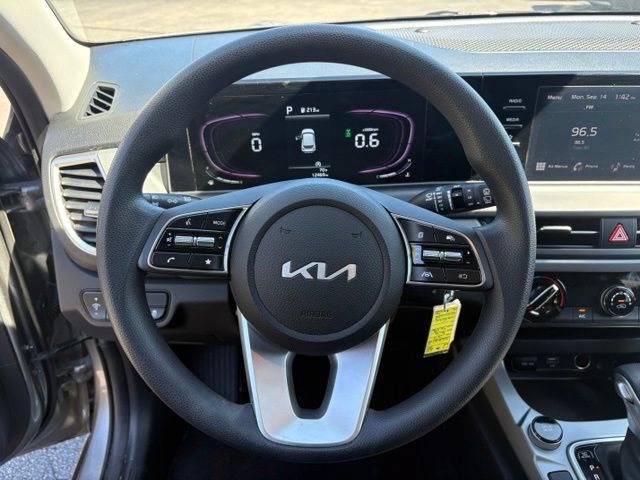 Used 2024 Kia Seltos LX AWD/4WD image 37