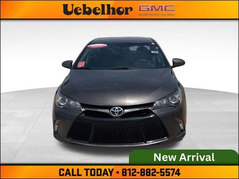 Used 2017 Toyota Camry SE w/ Moonroof Package FWD image 9