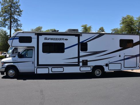 Used 2022 Ford E-450 and Econoline 450 Super Duty w/ Motorhome Prep Package RWD image 2