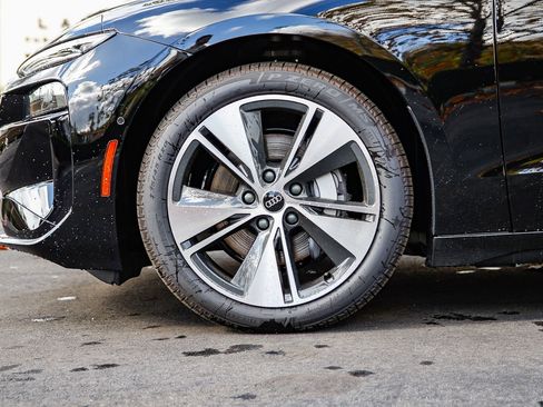 New 2025 Audi A6 e-tron Premium image 9