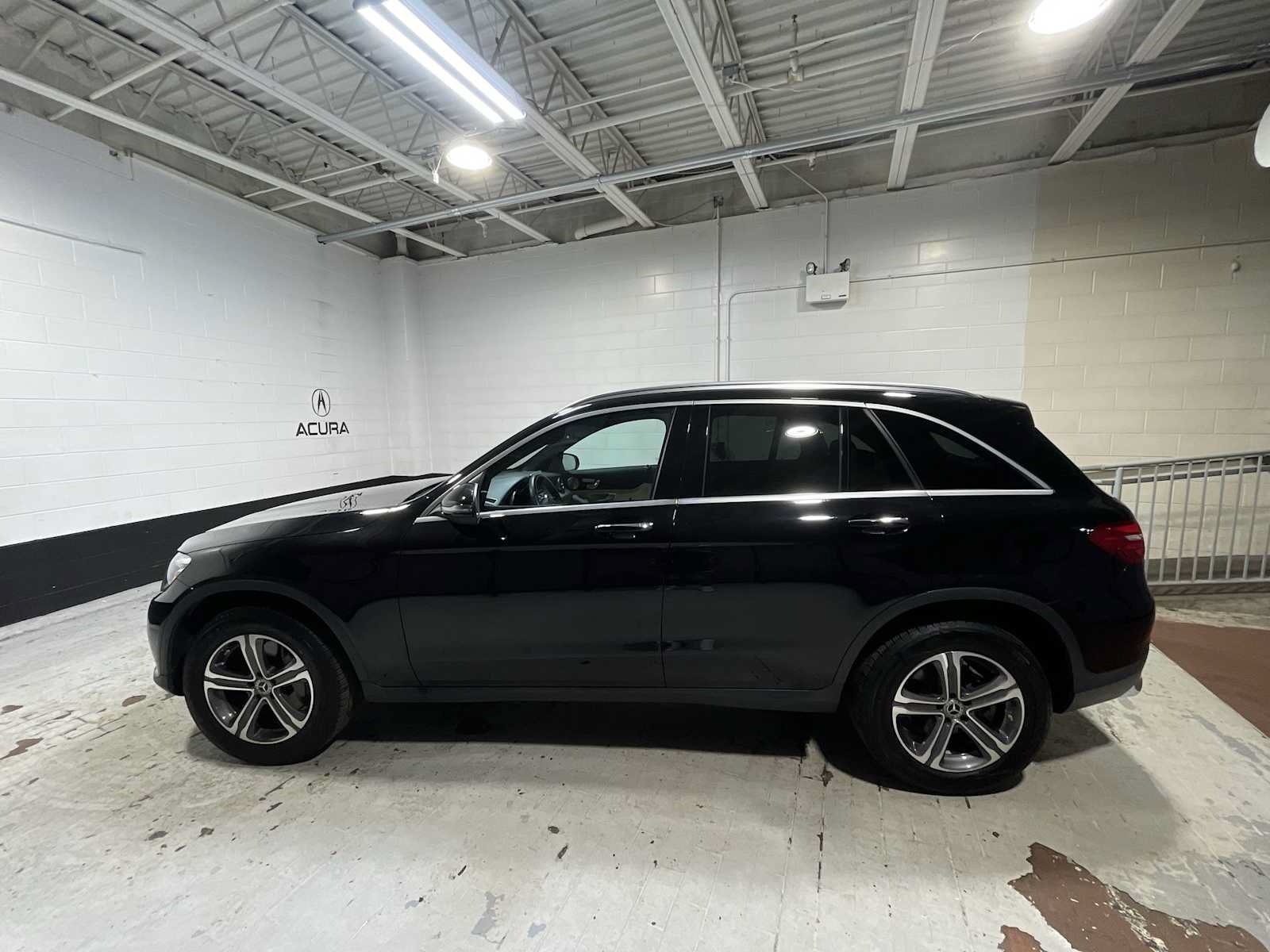 Used 2018 Mercedes-Benz GLC 300 4MATIC image 3