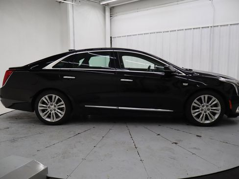 Used 2018 Cadillac XTS Luxury image 2
