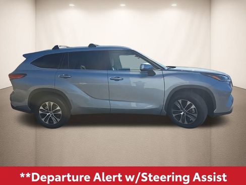 Used 2022 Toyota Highlander XLE image 8